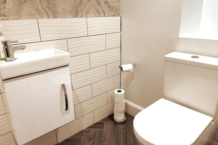 Lovely 3 Bedroom Apartment With Private Garden In Edinburgh City Centre Екстериор снимка