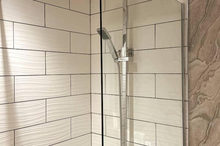 Lovely 3 Bedroom Apartment With Private Garden In Edinburgh City Centre Екстериор снимка