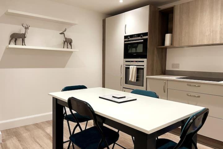Lovely 3 Bedroom Apartment With Private Garden In Edinburgh City Centre Екстериор снимка