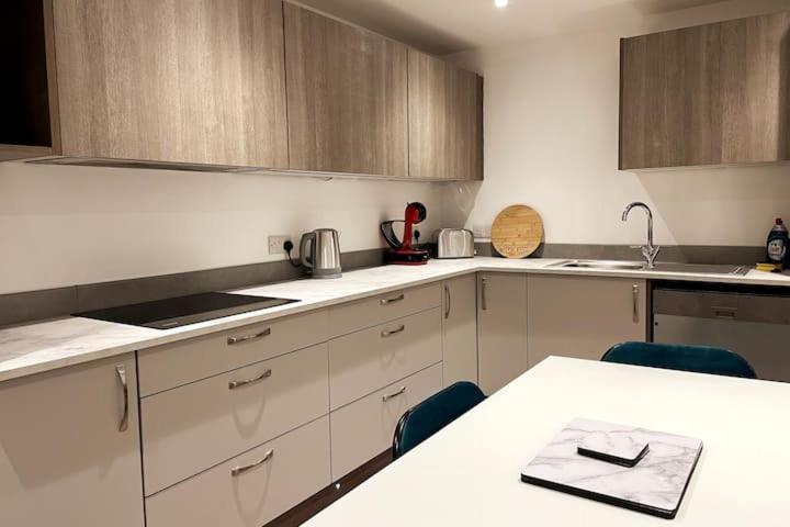 Lovely 3 Bedroom Apartment With Private Garden In Edinburgh City Centre Екстериор снимка