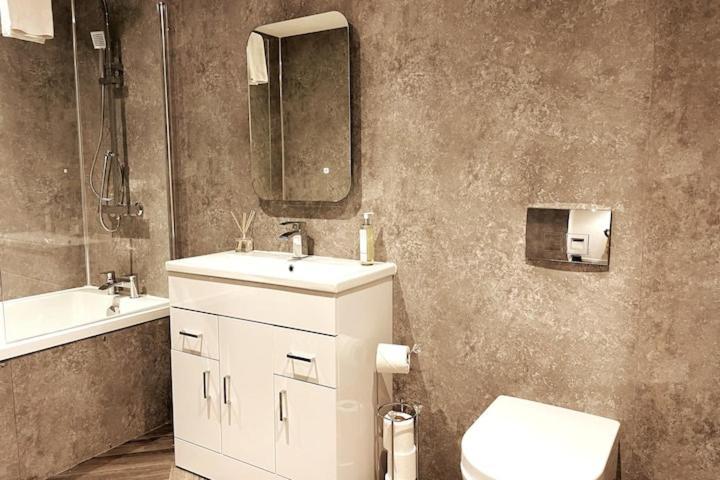 Lovely 3 Bedroom Apartment With Private Garden In Edinburgh City Centre Екстериор снимка