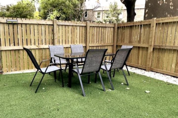 Lovely 3 Bedroom Apartment With Private Garden In Edinburgh City Centre Екстериор снимка